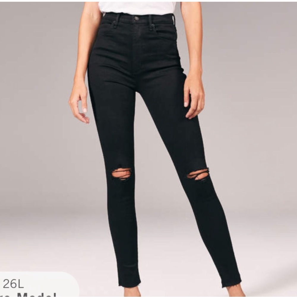 Abercrombie & Fitch Signature Collection Black Distressed w/ knee rips W27/L26